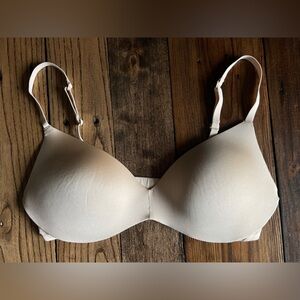 SKIMS • wireless tshirt bra 34C nude beige light padding neutral basic essential